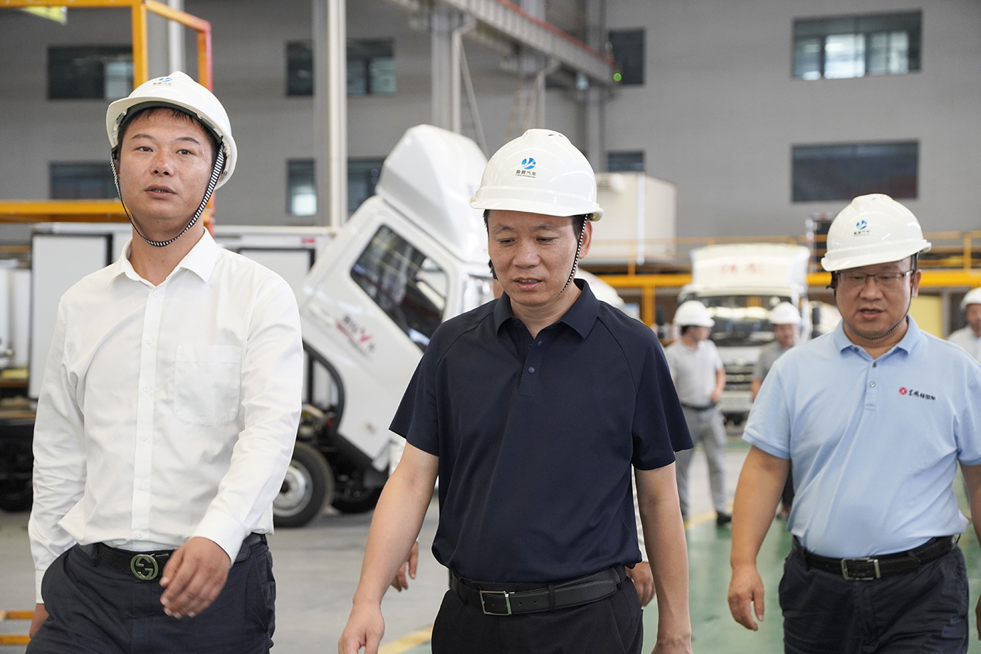 【特别报道】东风股份段总一行莅临盈通汽车指导工作