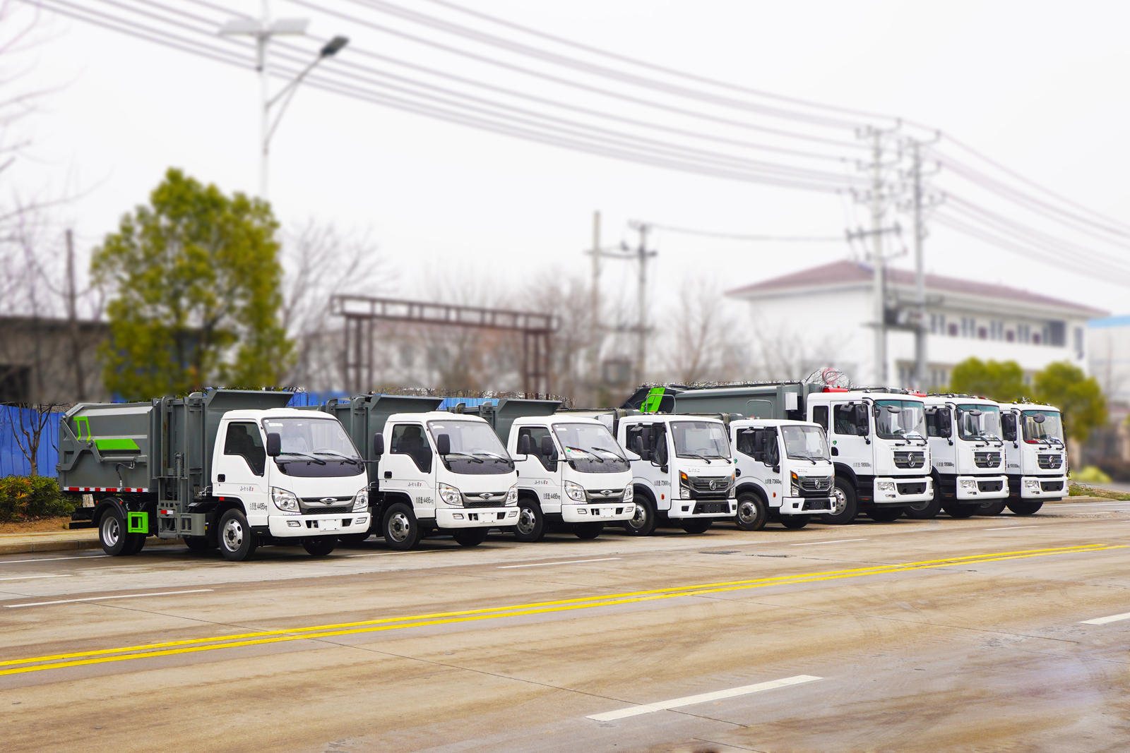 CLT5181ZYSEQ6型压缩式垃圾车 D9等八台批量发车