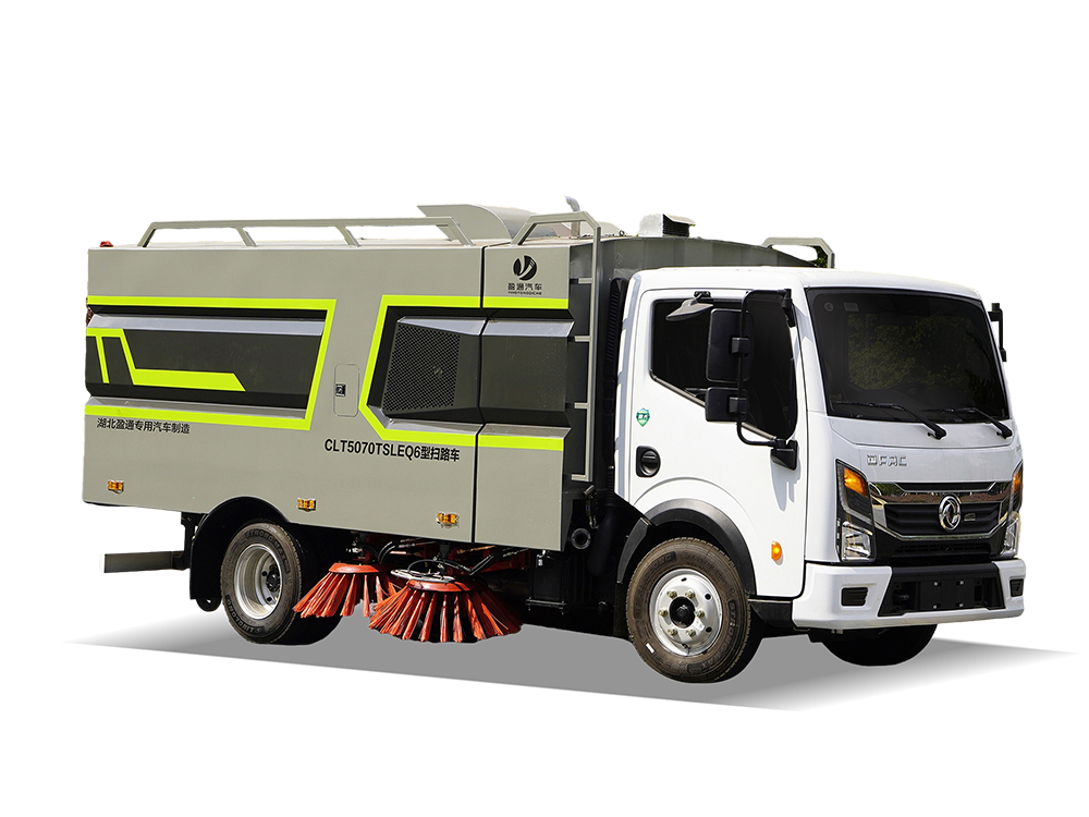 CLT5070TSLEQ6型扫路车 东风T17